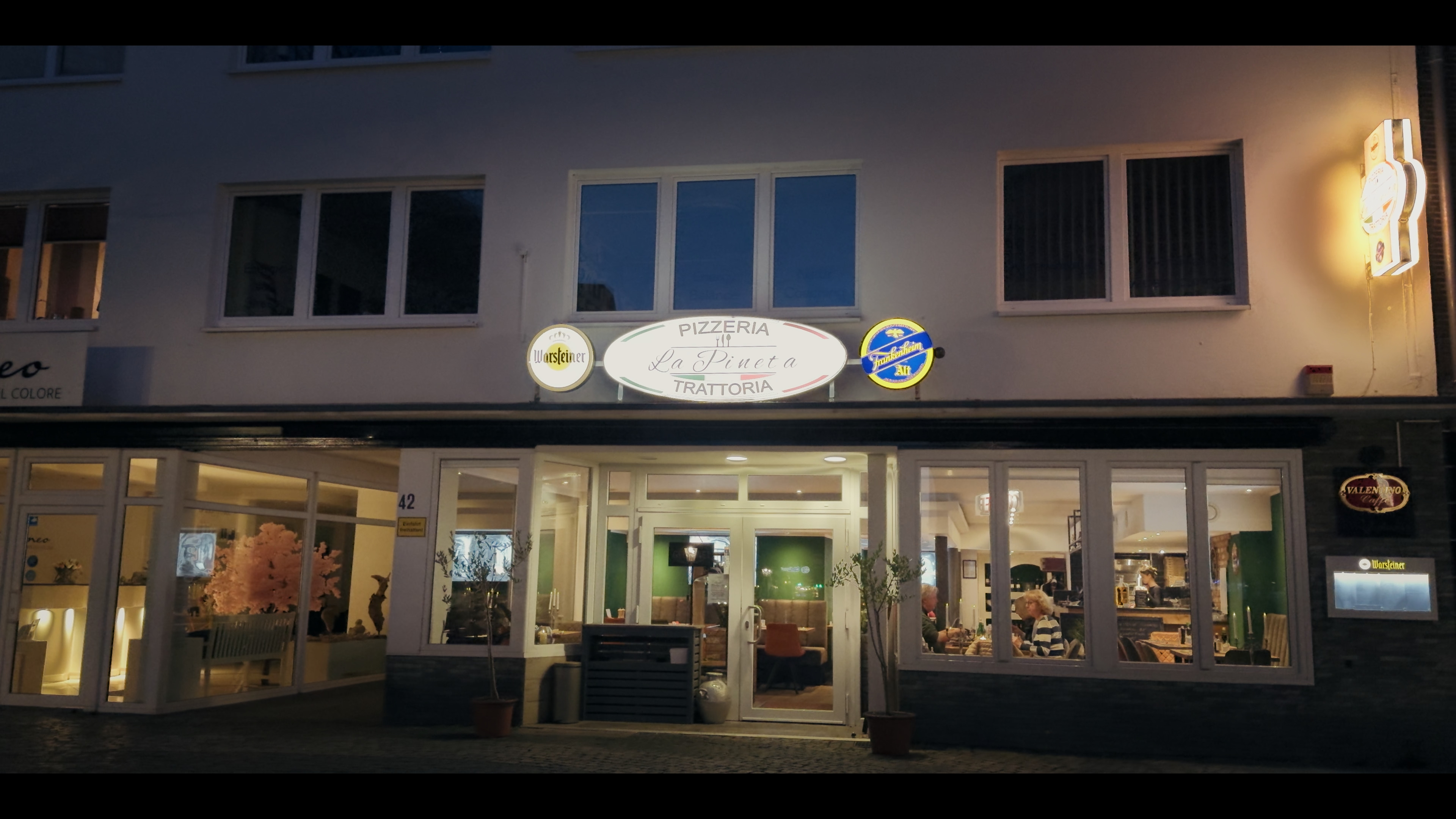 Pizzeria Trattoria La Pineta Düsseldorf-Benrath – Speisekarte mit Nährwertangaben und Kalorien