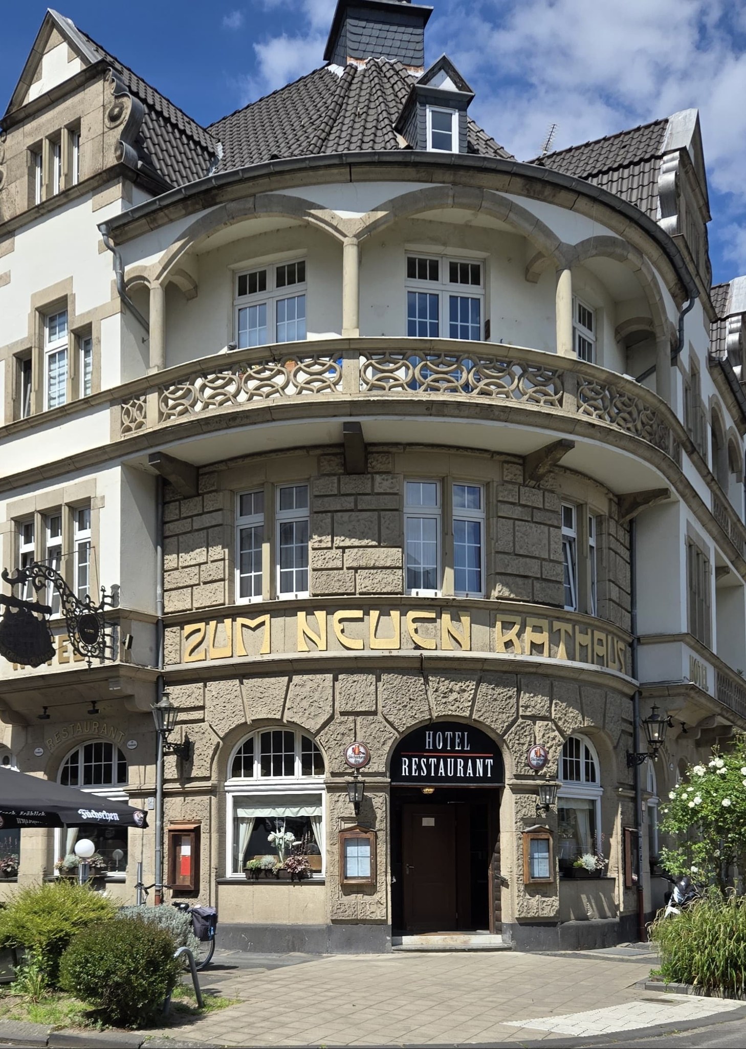 Zum Neuen Rathaus Düsseldorf-Benrath – Deutsche Küche Speisekarte mit Kalorienangaben